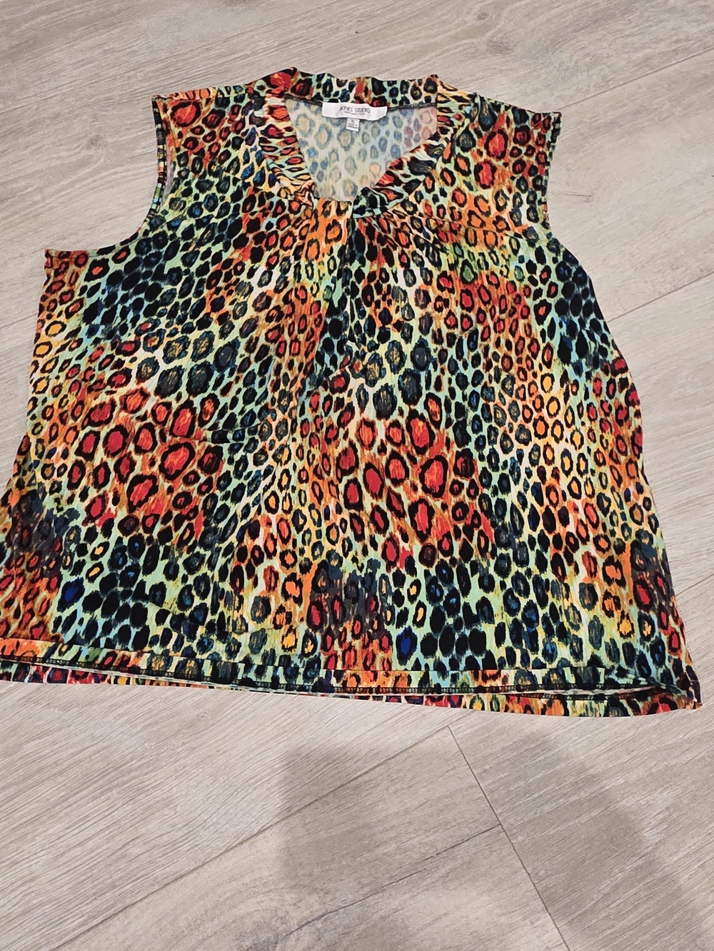 Jones Studio Multicolor Leopard Print Sleeveless V-Neck Top
